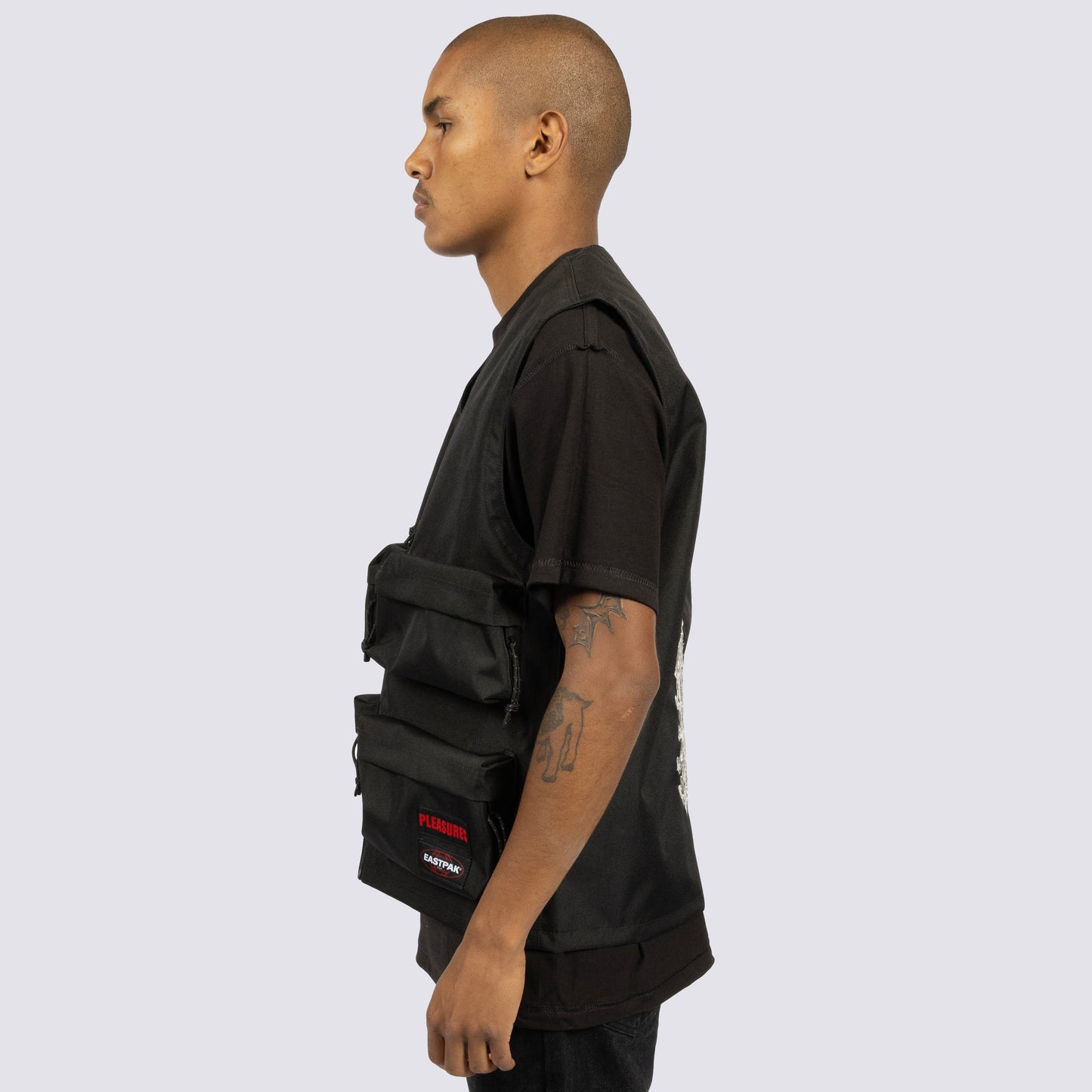EASTPAK x PLEASURES UTILITY VEST