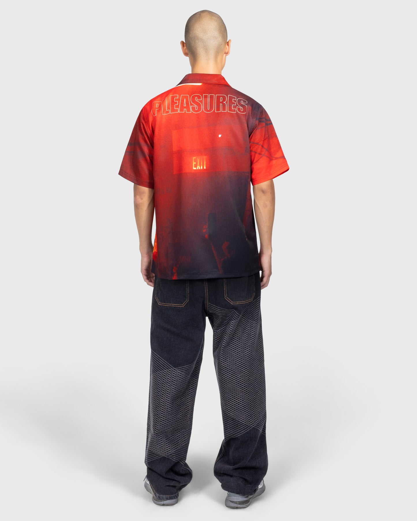 VENUE BUTTON UP