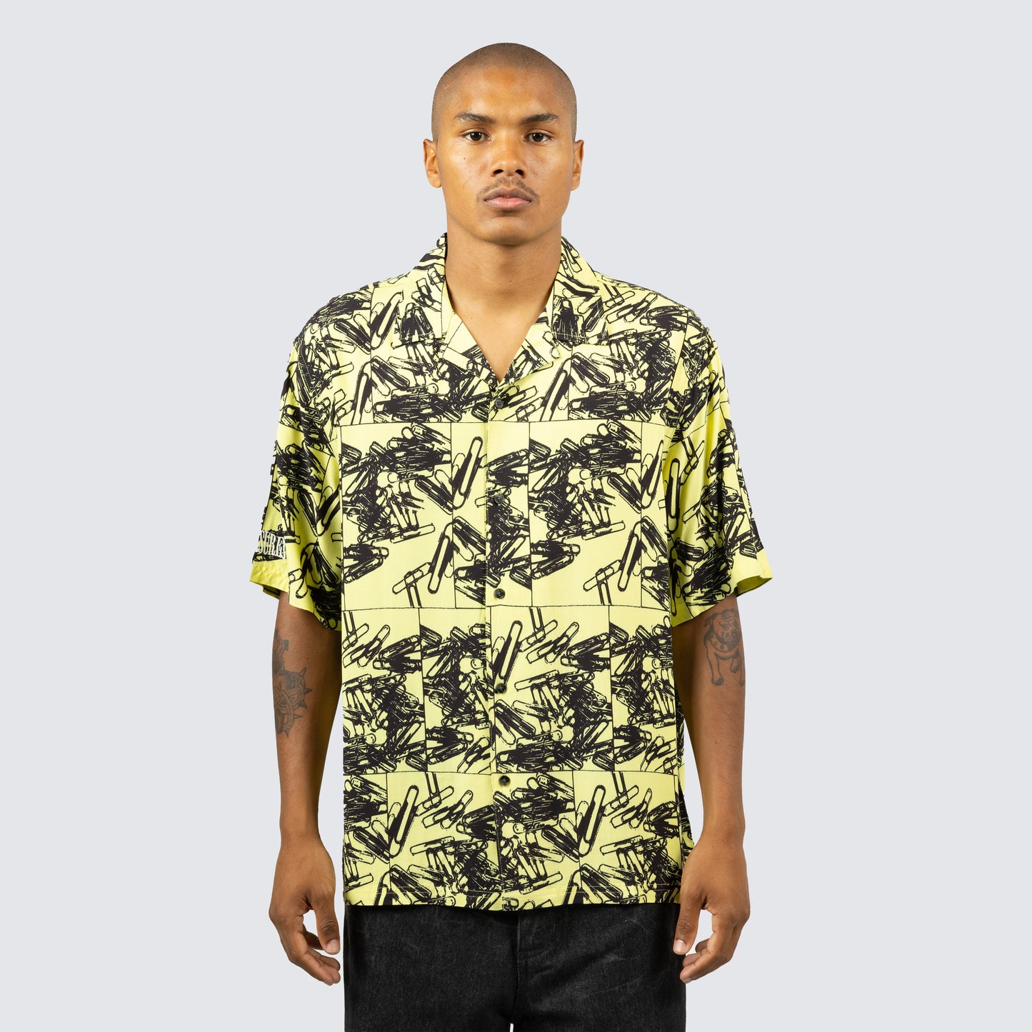 CLIPS BUTTON DOWN