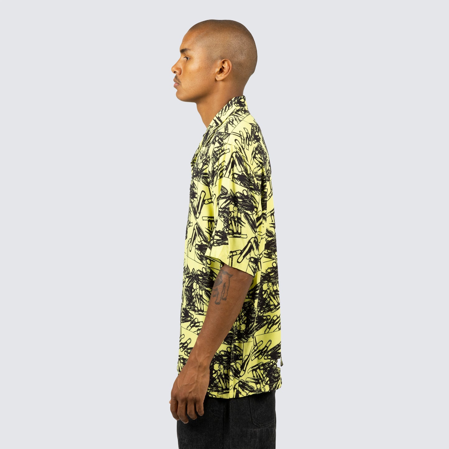 CLIPS BUTTON DOWN
