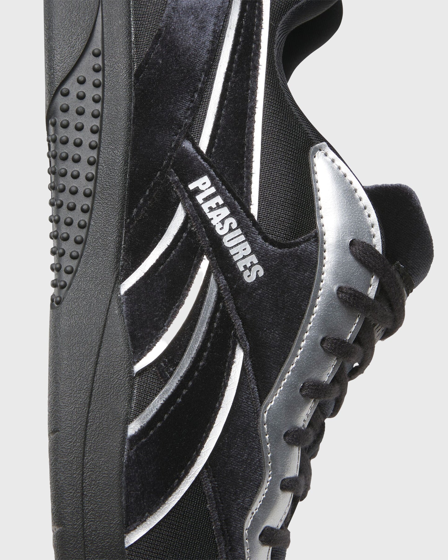 PLEASURES X REEBOK HAMMER STREET (TENNIS) - BLACK/SILVER