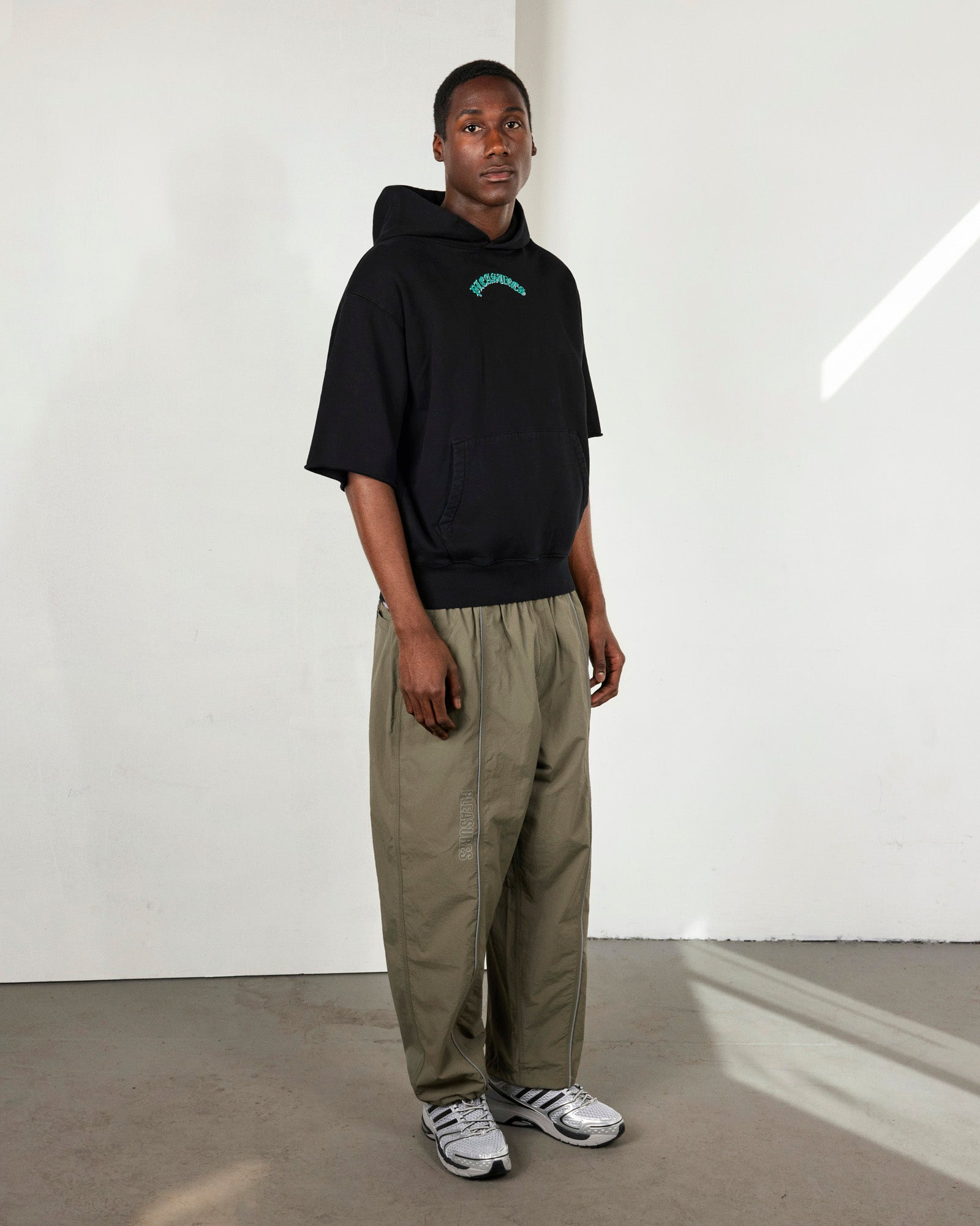 ホリディULTRA HEAVY SWEAT CUT OFF HOODIE CUT OFF HOODIE – PLEASURES