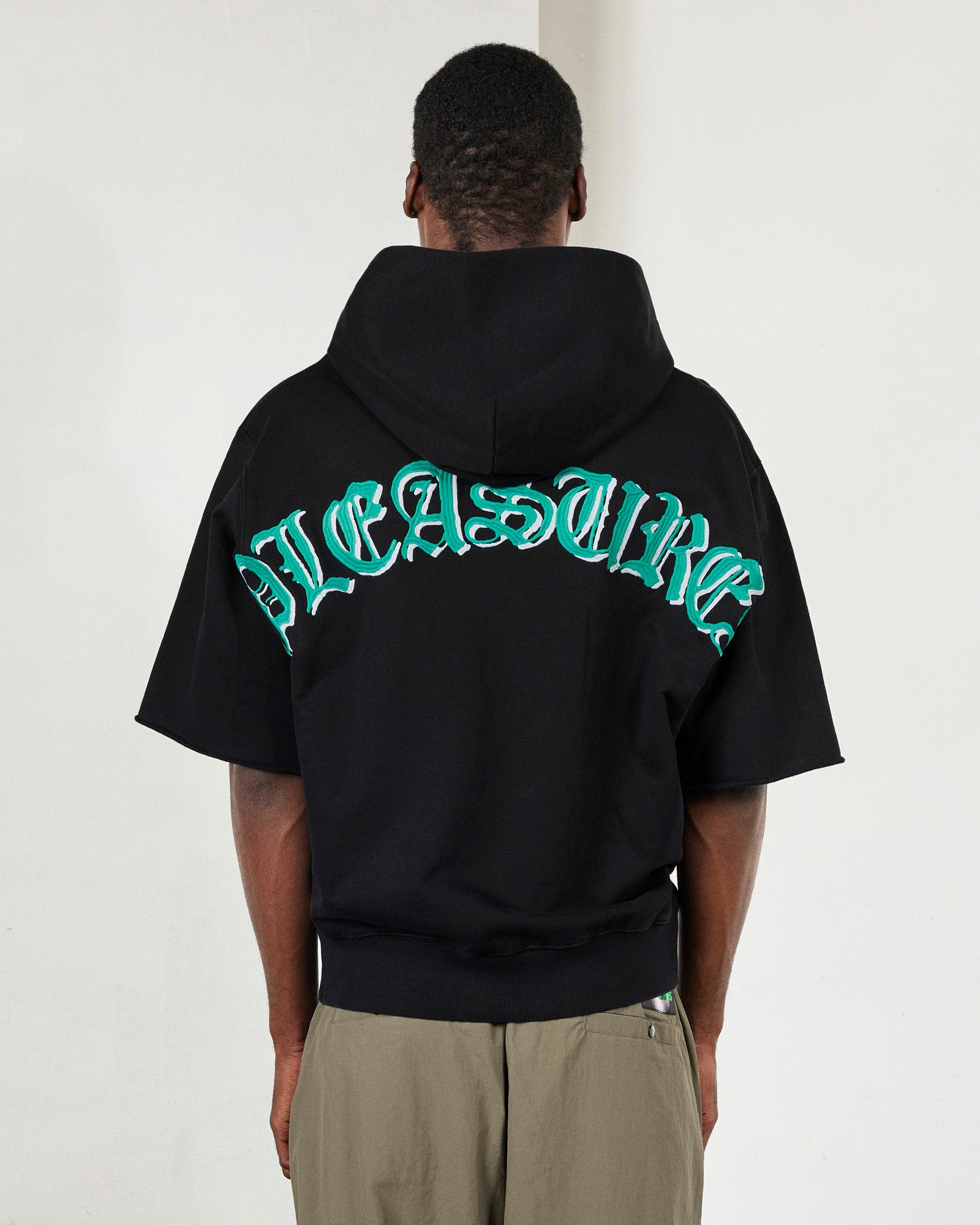 CUT OFF HOODIE – PLEASURES