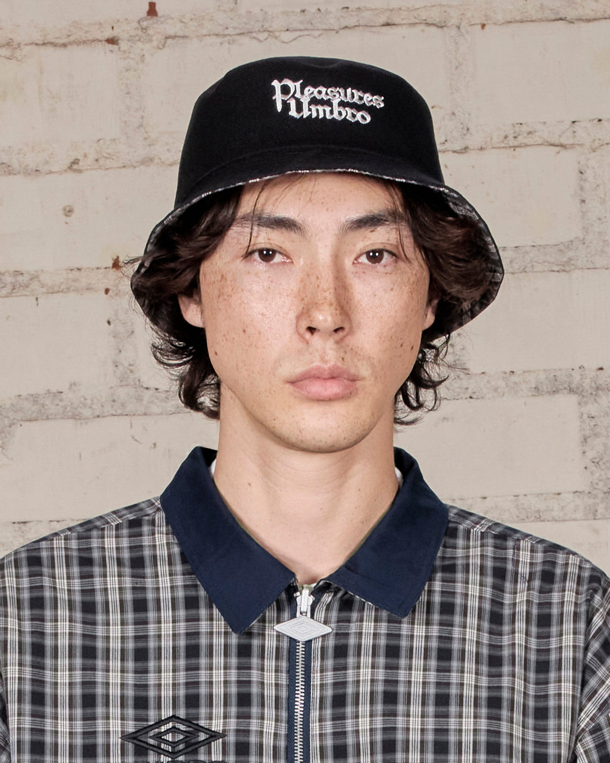 REVERSIBLE BUCKET HAT