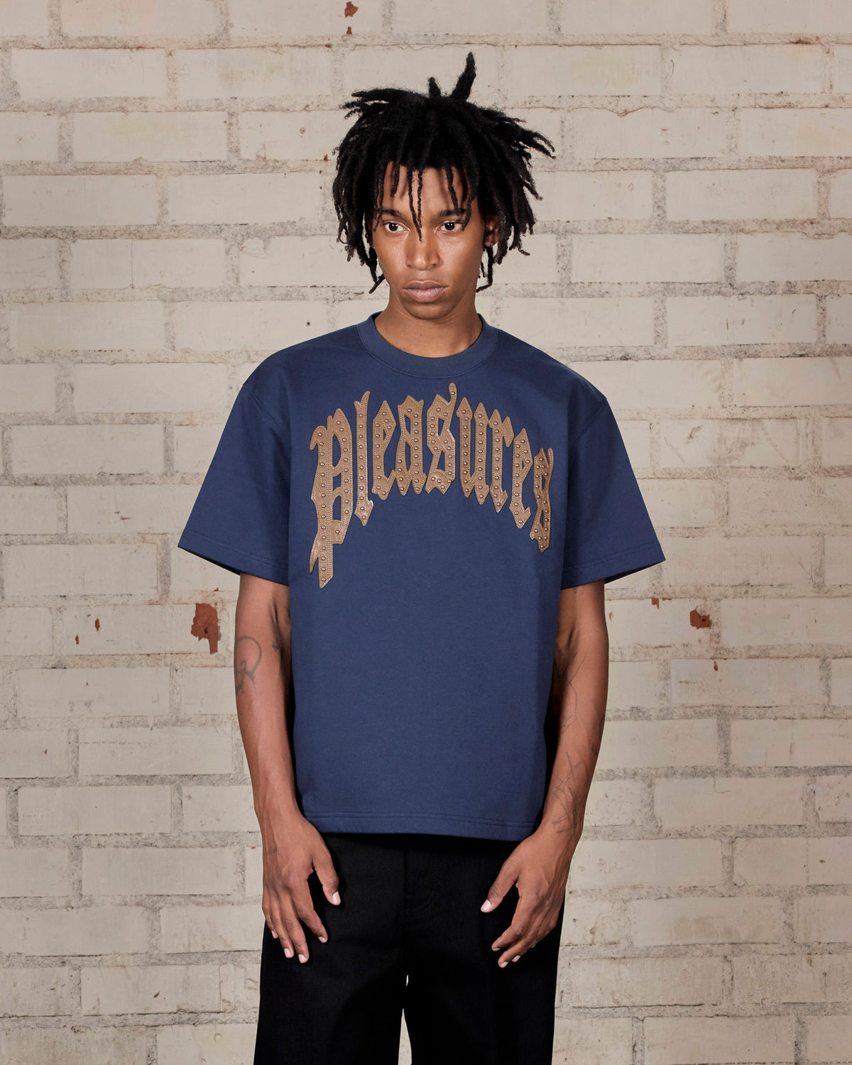TWITCH STUDDED SHORT SLEEVE CREW