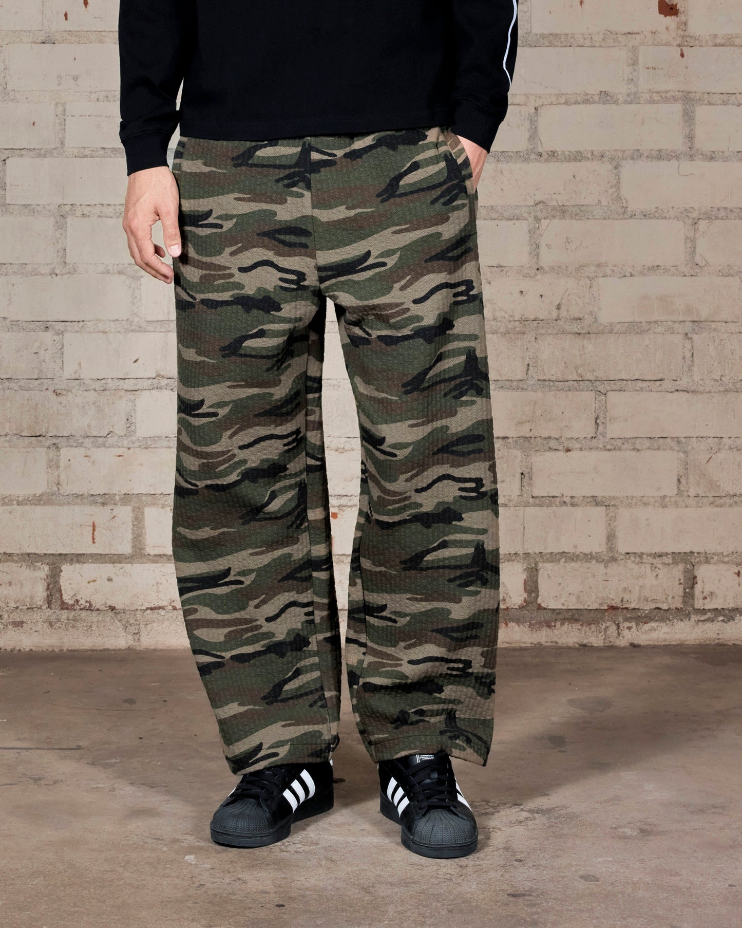 TEXTURED CAMO DESIRE SWEATPANTS