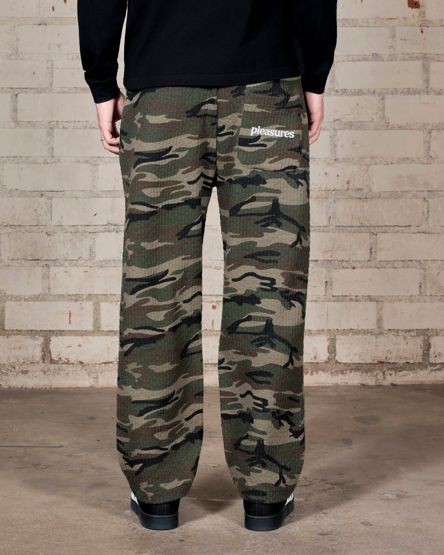TEXTURED CAMO DESIRE SWEATPANTS