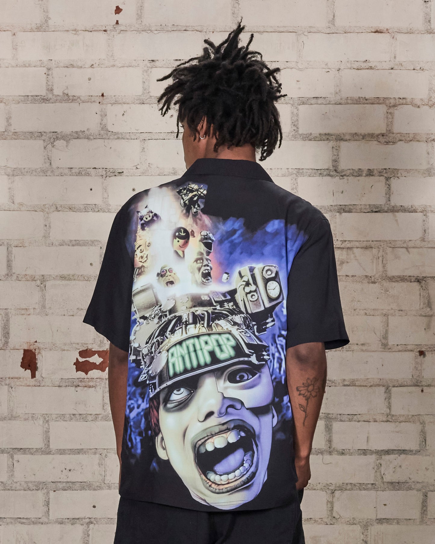 ANTI-POP BUTTON UP