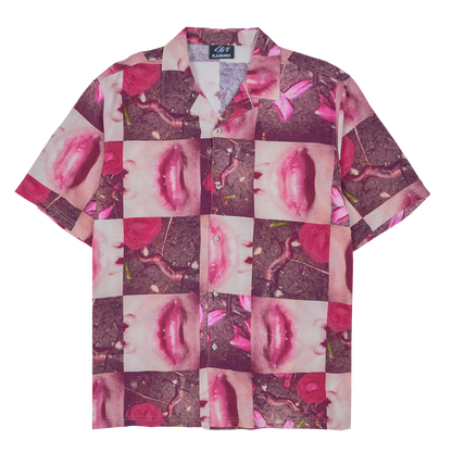 WORMY LIPS BUTTON DOWN